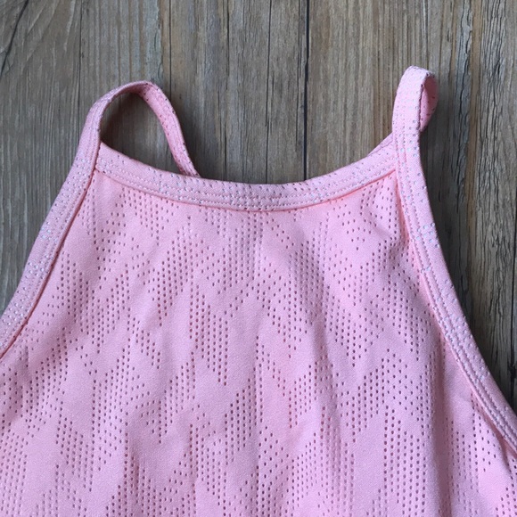 NWT Gap workout tank - Picture 3 of 7